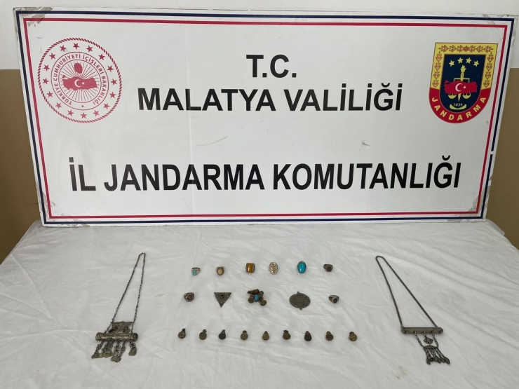 Tarihi Eser Niteliği Taşıyan 23 Malzeme Ele Geçirildi