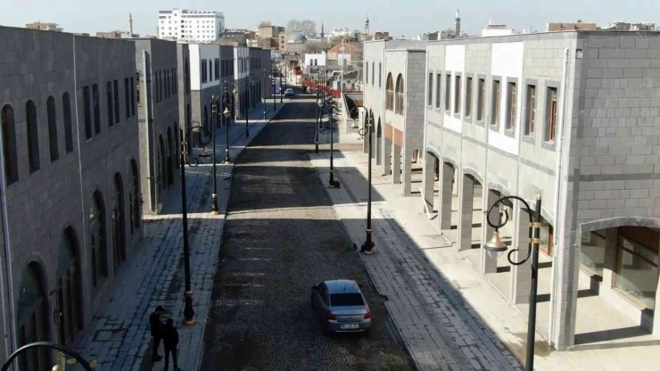 Diyarbakır’da Yenikapı Açık Hava Yaşam Ve Kültür Merkezinde 52 Dükkan Kiralamaya Sunuldu