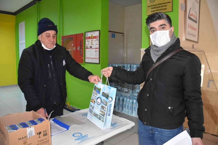 Şahinbey’den İlçeye Yeni Atanan Öğretmenlere Hediye