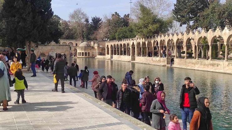 Şanlıurfalılar Güneşli Havanın Tadını Çıkardı