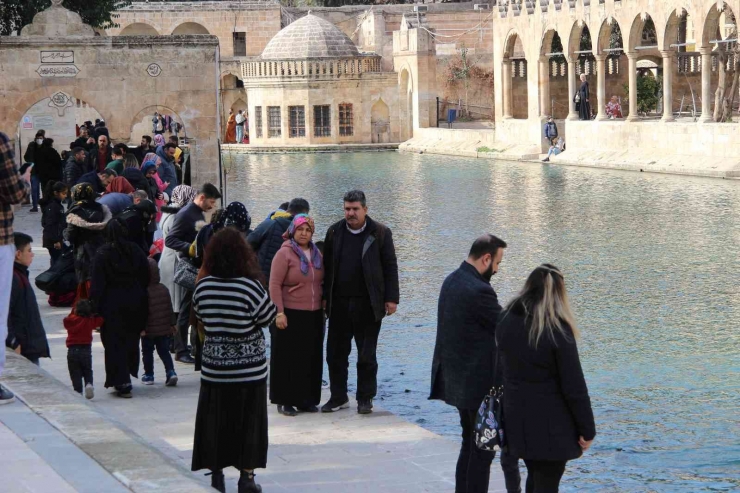 Şanlıurfalılar Güneşli Havanın Tadını Çıkardı