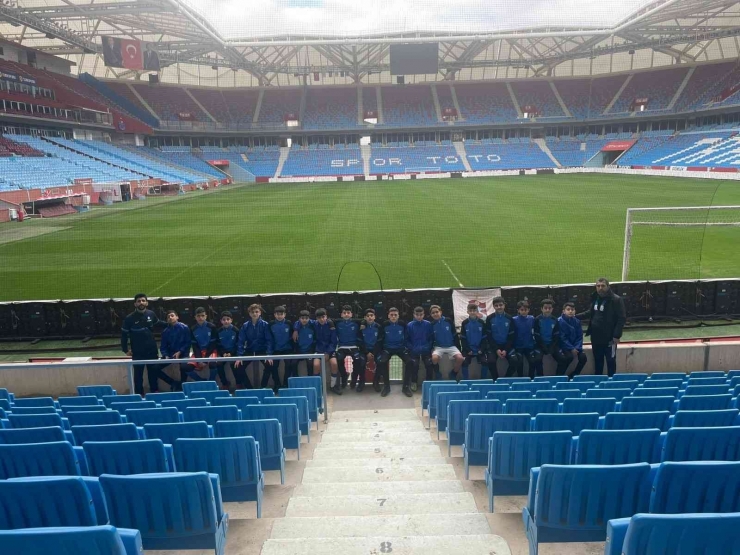 Diyarbakırlı Genç Futbolcular Trabzon’da Şampiyon Oldu