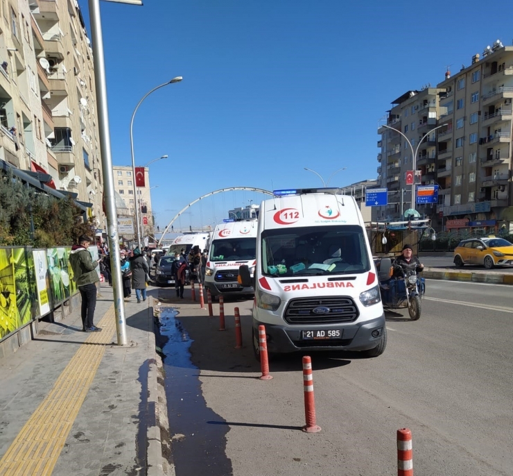 Diyarbakır’da Mobilyacı Dükkanında Alacak Verecek Kavgası, 5 Yaralı