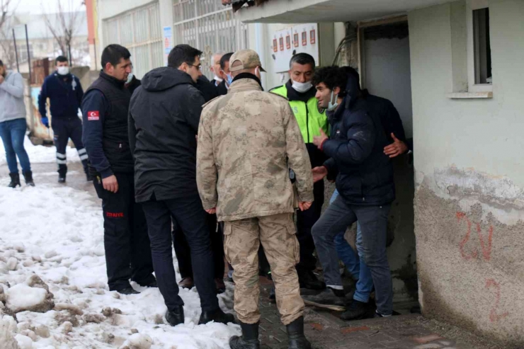 İntihar Girişiminde Bulunan Genci Kaymakam İkna Etti