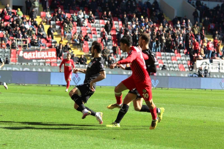 Spor Toto Süper Lig: Gaziantep Fk: 3 - Dg Sivasspor: 1 (ilk Yarı)