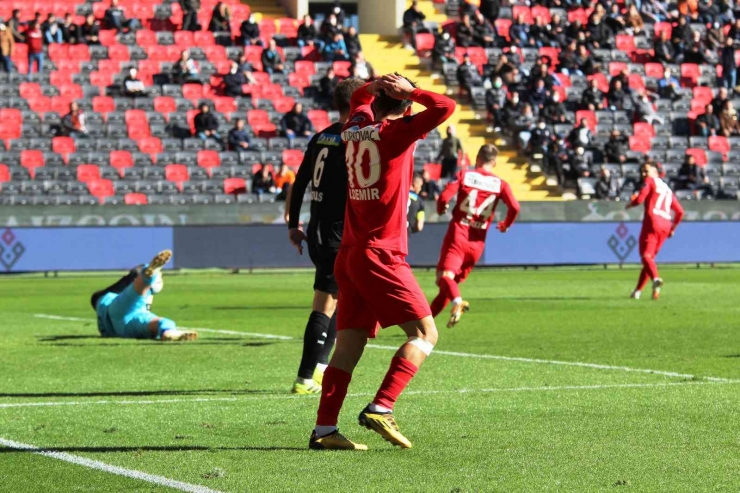 Spor Toto Süper Lig: Gaziantep Fk: 3 - Dg Sivasspor: 1 (ilk Yarı)