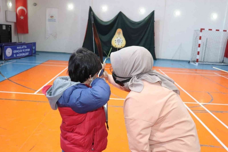 Gençleri Sosyal Medya Bağımlılığına Karşı Koruma Çabası