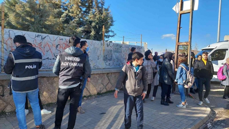 Kahta Polisi, Okulun İlk Gününde Denetim Gerçekleştirdi