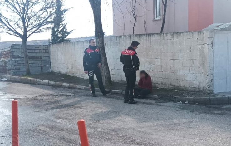 Şüpheli Kadın Polisi Harekete Geçirdi