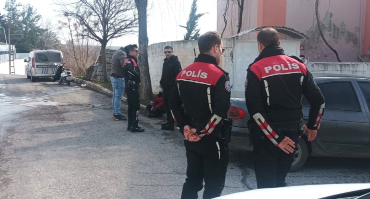 Şüpheli Kadın Polisi Harekete Geçirdi