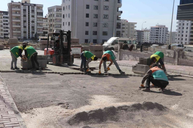 Karaköprü’de Kilitli Parke Çalışmaları Devam Ediyor