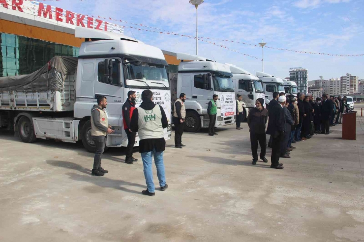 Şanlıurfa’dan Suriye’ye 7 Tır Yardım Malzemesi Gönderildi