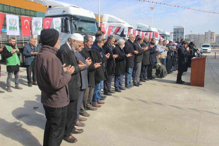 Şanlıurfa’dan Suriye’ye 7 Tır Yardım Malzemesi Gönderildi