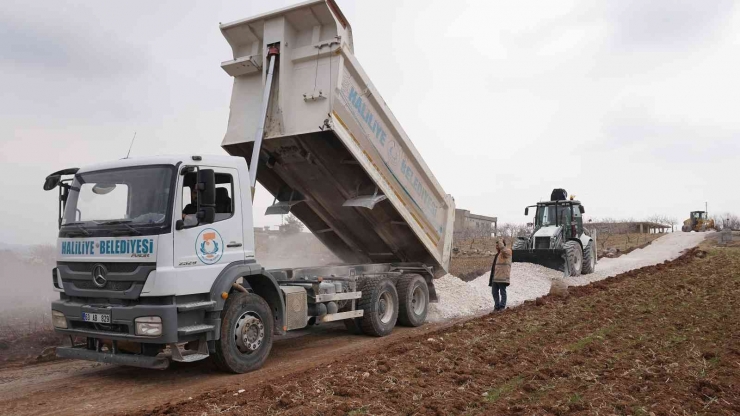 Haliliye’nin 3 Kırsal Mahallesinde Yol Çalışması Sürüyor