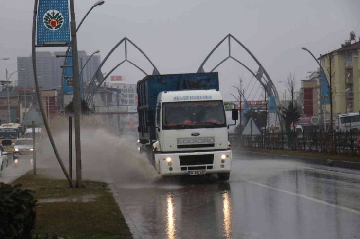 Malatya’da Sağanak Etkili Oluyor