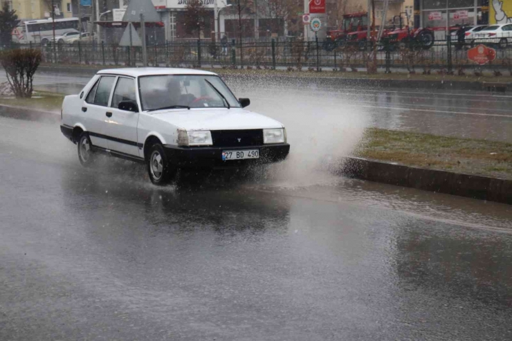 Malatya’da Sağanak Etkili Oluyor