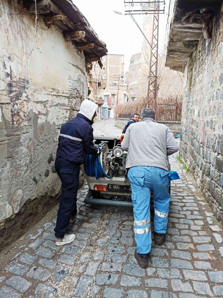 Suriçi’nde Oluşan Kanalizasyon Arızalarına Jet Vidanjörle Müdahale