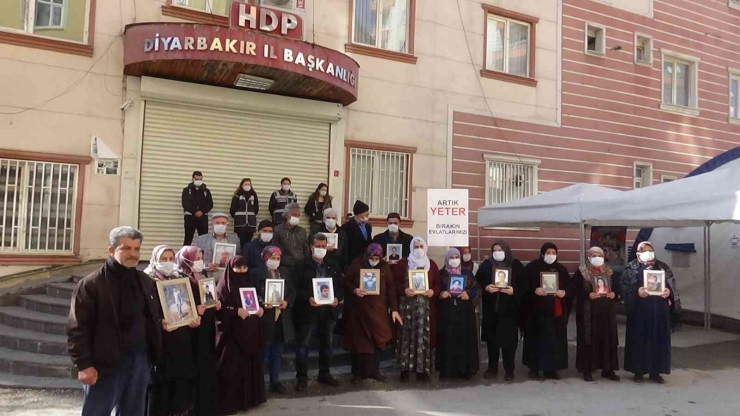 Hdp Ve Pkk Mağduru Ailelerin Evlat Nöbeti 893’üncü Gününde