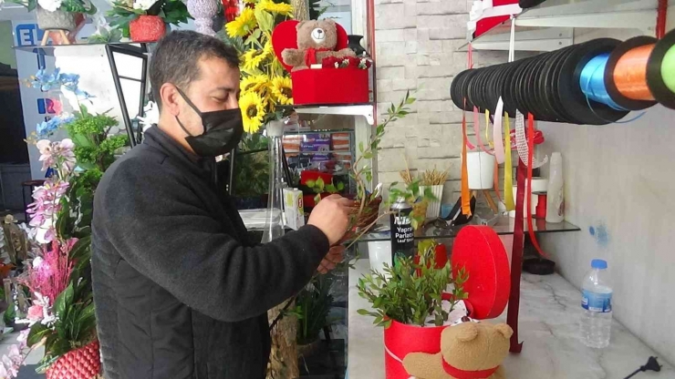 Diyarbakır’da Çiçekçilerde 14 Şubat Sevgililer Günü Yoğunluğu