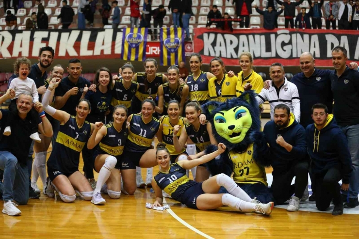 Adam Voleybol, Merinos’u Güllerle Karşıladı