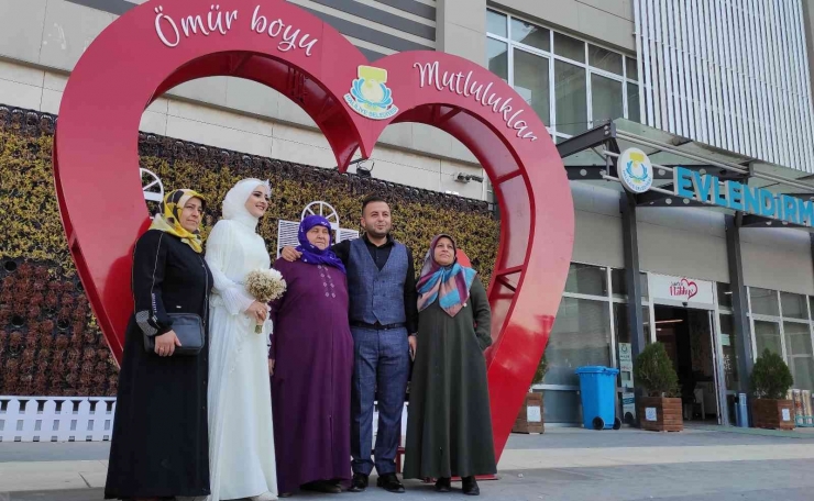 Evlendirme Dairelerinde 14 Şubat Yoğunluğu