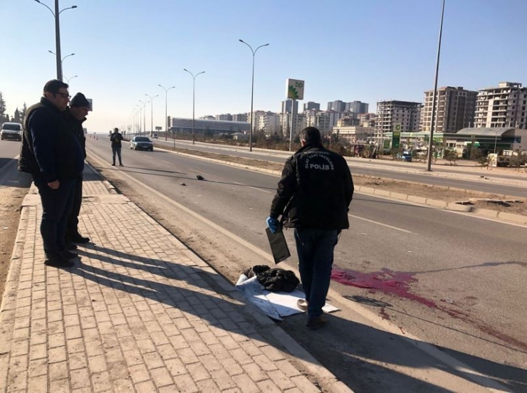 Yolun Karşısına Geçerken Canından Oldu