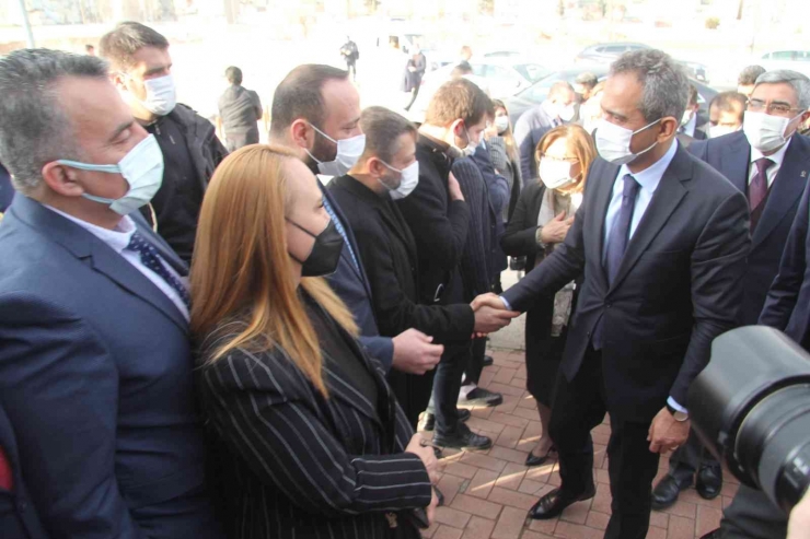 Bakan Özer’den Ak Parti Gaziantep’e Ziyaret