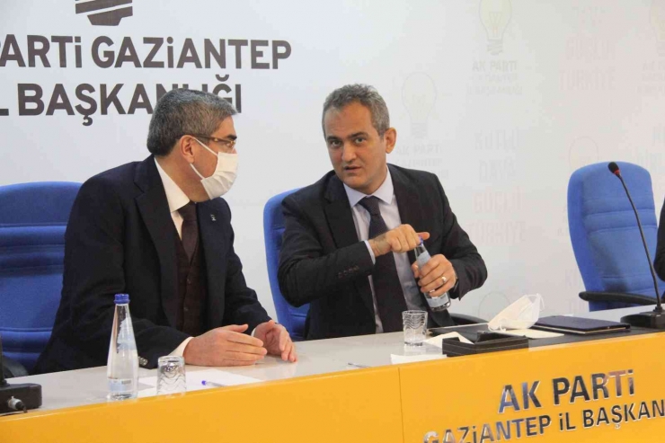 Bakan Özer’den Ak Parti Gaziantep’e Ziyaret