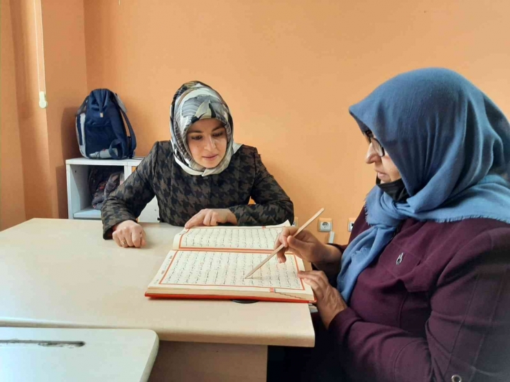 Bağlar Belediyesi’nin Açtığı Kur’an-ı Kerim Kursları, Ev Hanımlarından Çocuklara Kadar Umut Oldu