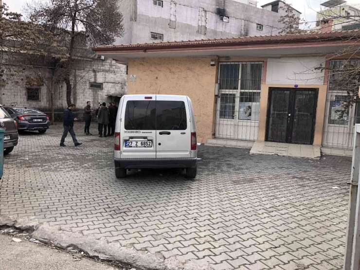 Gaziantep’te Madde Bağımlıları Aile Sağlığı Merkezini Talan Etti