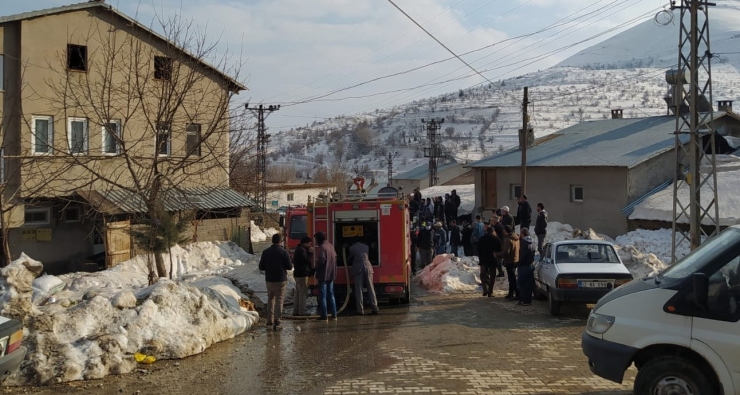 Adıyaman’da Çatı Yangını Korkuttu