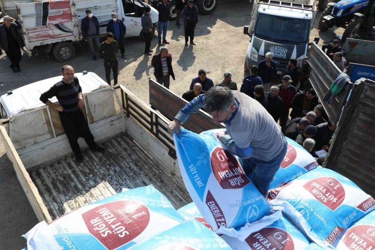 Besicilere Yüzde 100 Hibeyle 375 Ton Yem Desteği