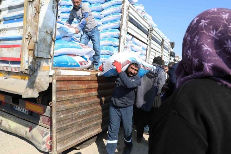 Besicilere Yüzde 100 Hibeyle 375 Ton Yem Desteği