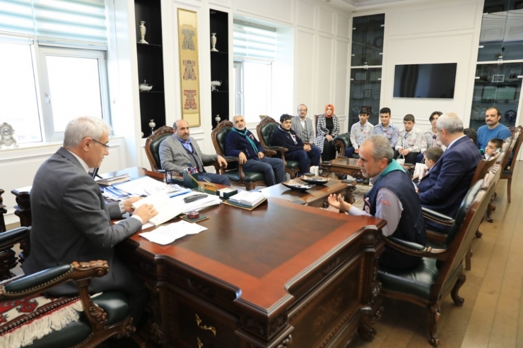 İzcilerden Başkan Güder’e Ziyaret