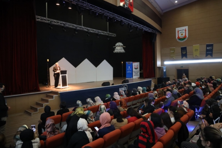 Şanlıurfa’da Gençler Buğday Tanesi Oyununu Sahneledi