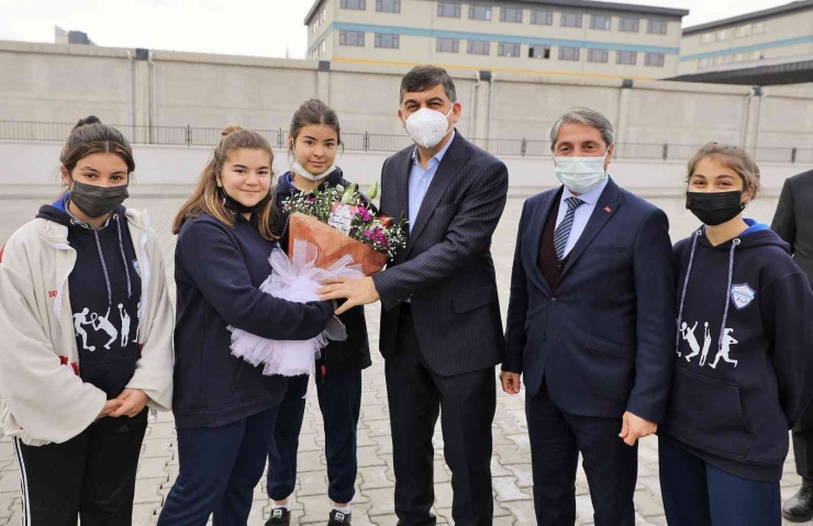 Fadıloğlu’ndan Kamil Ocak Spor Lisesi’ne Ziyaret