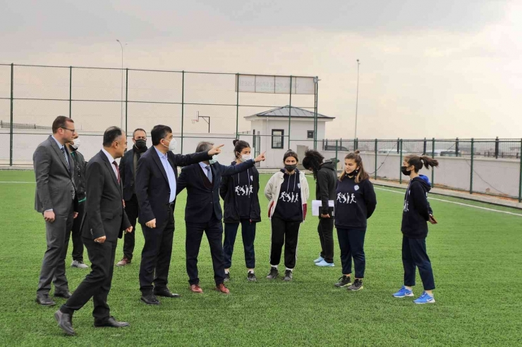 Fadıloğlu’ndan Kamil Ocak Spor Lisesi’ne Ziyaret