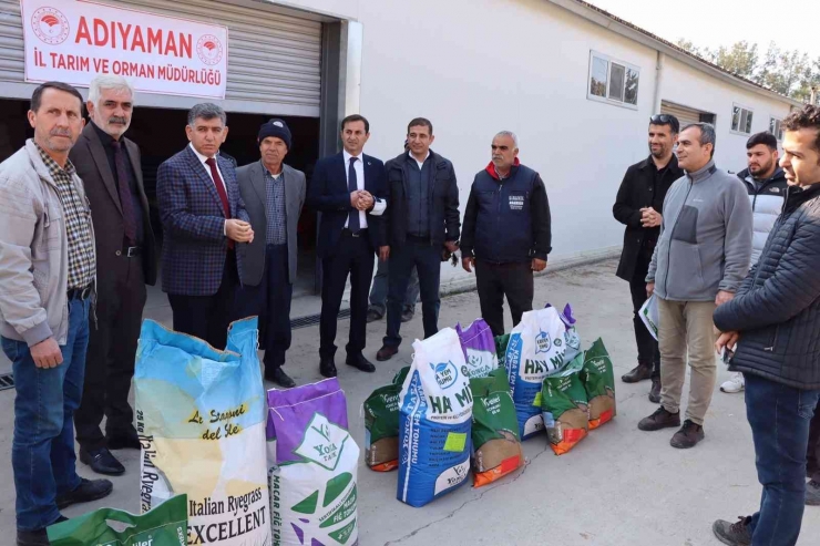 Çiftçilere Yem Bitkisi Tohumluğu Dağıtıldı