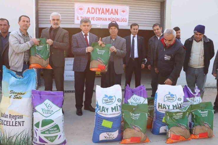 Çiftçilere Yem Bitkisi Tohumluğu Dağıtıldı