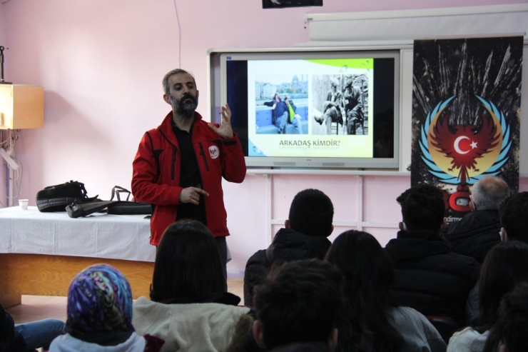 Polisten Öğrencilere ’’terörden Uzak Kalsın’’ Mesajı