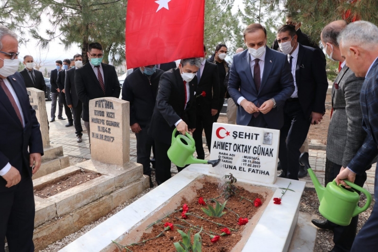 Viranşehir Şehitleri Mezarı Başında Anıldı