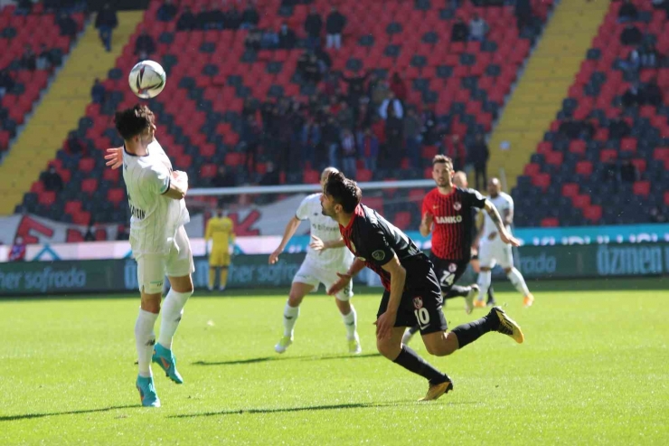 Spor Toto Süper Lig: Gaziantep Fk: 0 - Adana Demirspor: 1 (ilk Yarı)