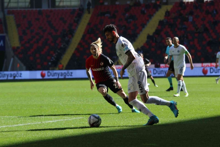 Spor Toto Süper Lig: Gaziantep Fk: 0 - Adana Demirspor: 1 (ilk Yarı)