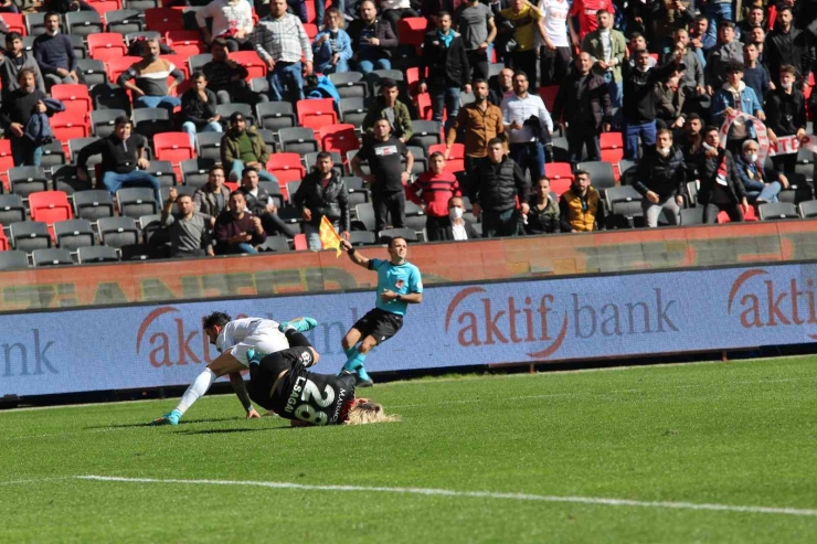 Spor Toto Süper Lig: Gaziantep Fk: 0 - Adana Demirspor: 1 (ilk Yarı)