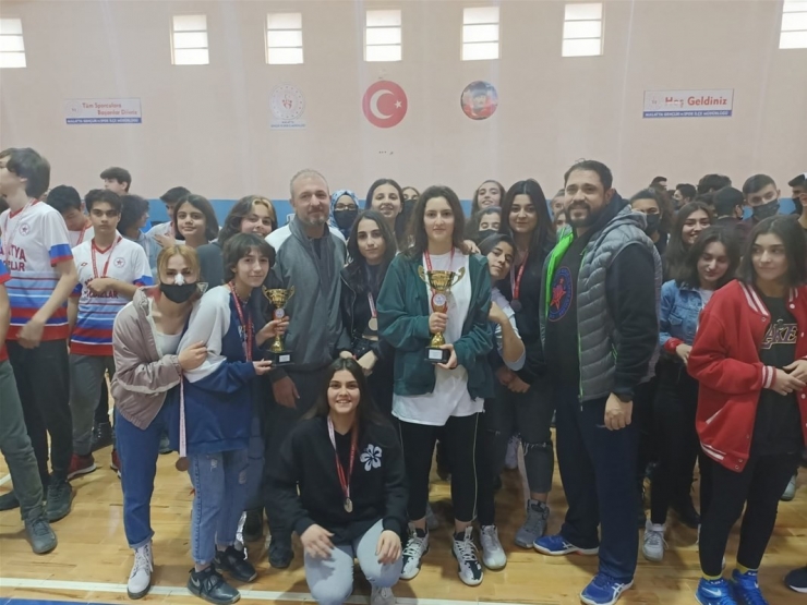 Basketbol’da Kupalar Sahibini Buldu