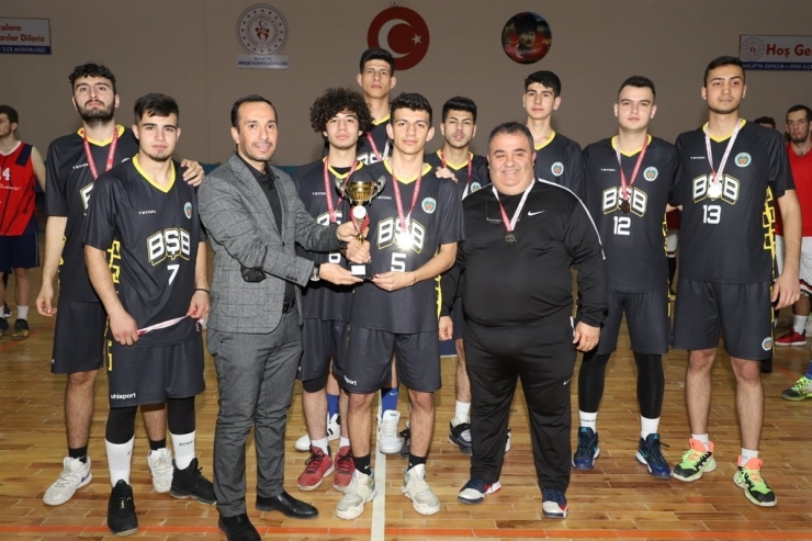 Basketbol’da Kupalar Sahibini Buldu