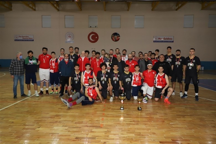 Basketbol’da Kupalar Sahibini Buldu