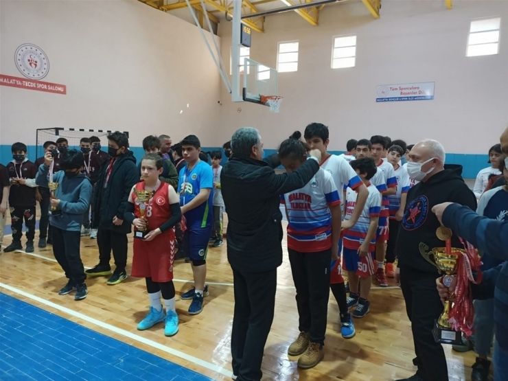 Basketbol’da Kupalar Sahibini Buldu