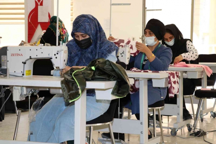 Şanlıurfa’da Kadınlar Zamanını Kurslarda Geçiriyor