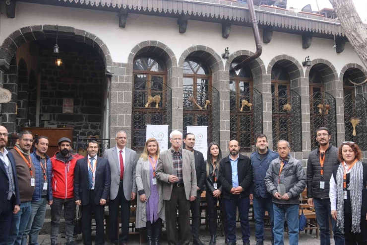 Diyarbakır Tarihine Ve Turizmine Kendini Adayan Turist Rehberleri 30 Yılı Geride Bıraktı